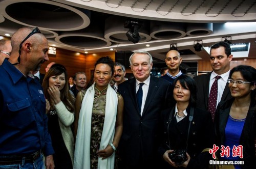 法国总理埃罗在广东参观正在建设中的台山核电站