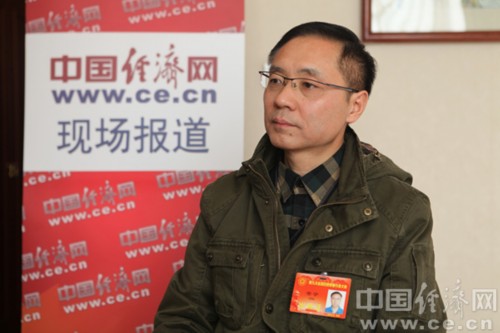 苍宁: 一药多名 困扰多网上售药待观察