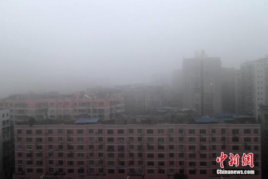 一批法律法规今起施行 “全面两孩”政策正式落地 一批法律法规今起施行 “全面两孩”政策正式落地