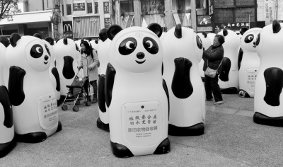 上海旧衣回收箱被小贩承包 或流向二手市场 上海旧衣回收箱被小贩承包 或流向二手市场