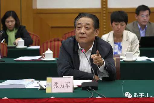 多名接近环保部的人士也向“政事儿”爆料称,张力军为亲友输送利益,相传其子女都是“靠环保吃环保”,从事环保相关产业。而且,张力军本人工作也与企业关系很密切,“有时候成为一些企业的代言人”。