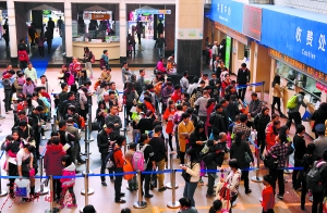 卫计委新规打击号贩 医生不准手写"加号条" 卫计委新规打击号贩 医生不准手写"加号条"