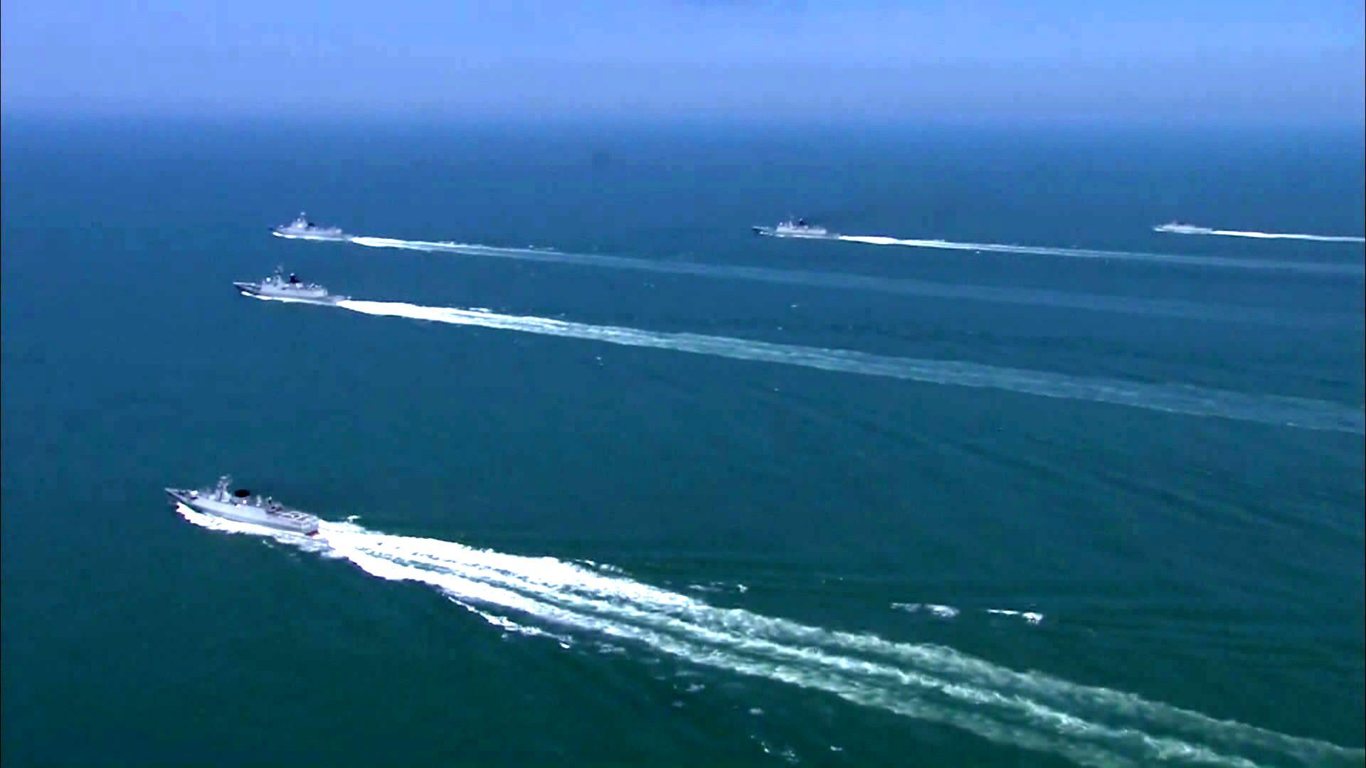 海军三大舰队在南海海域举行实兵实弹演习