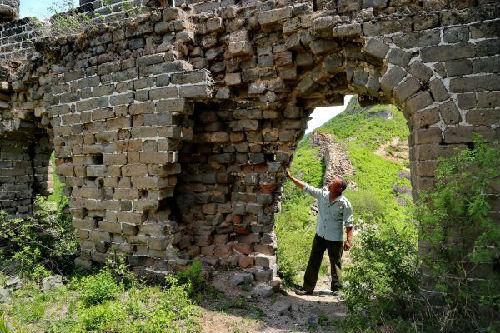 美媒:长城城砖屡被附近居民偷走 文物局将严查 美媒:长城城砖屡被附近居民偷走 文物局将严查