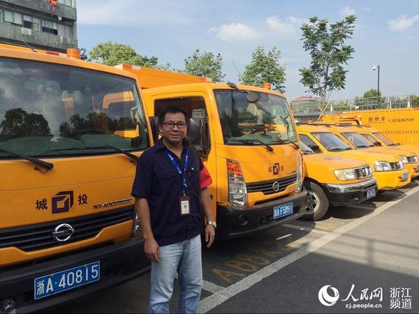 大半年来,徐国辉每天都奔走在供水管网巡查的路上。