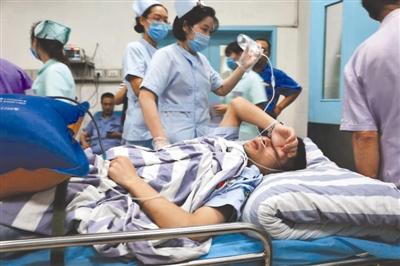 四川一检验站气瓶爆炸 医护人员救人时二次爆炸 四川一检验站气瓶爆炸 医护人员救人时二次爆炸