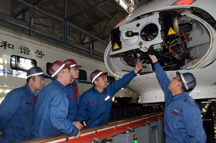 唐云鹏(右二) 资料图