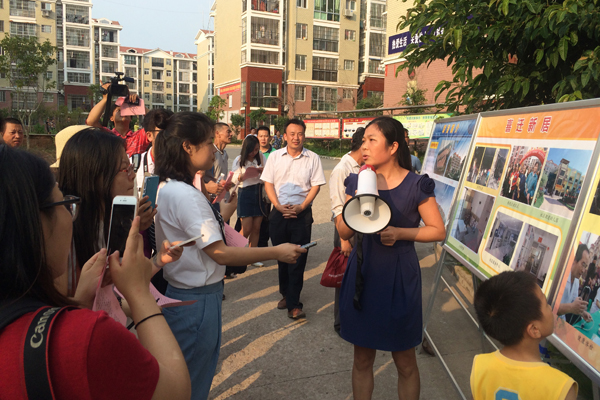 【网络媒体走转改】用脚采访 用笔还原 网媒们的“表情包”