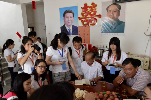 【网络媒体走转改】用脚采访 用笔还原 网媒们的“表情包”