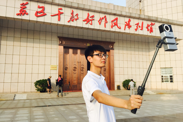 【网络媒体走转改】用脚采访 用笔还原 网媒们的“表情包”