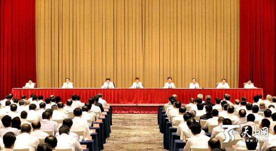 8月29日,自治区干部大会会场。记者卢民一、宋君摄