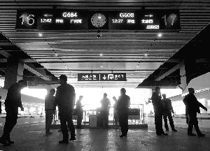 动车禁烟普速列车为何不禁烟? 铁路部门回应 动车禁烟普速列车为何不禁烟? 铁路部门回应