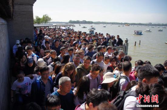 景区门票经济遭诟病:不注重提升服务无异于杀鸡取卵 景区门票经济遭诟病:不注重提升服务无异于杀鸡取卵