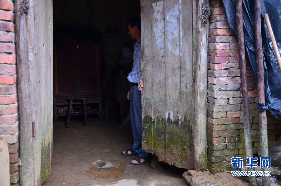 村支书台风天落水牺牲 曾暖了400多个村民的心 村支书台风天落水牺牲 曾暖了400多个村民的心