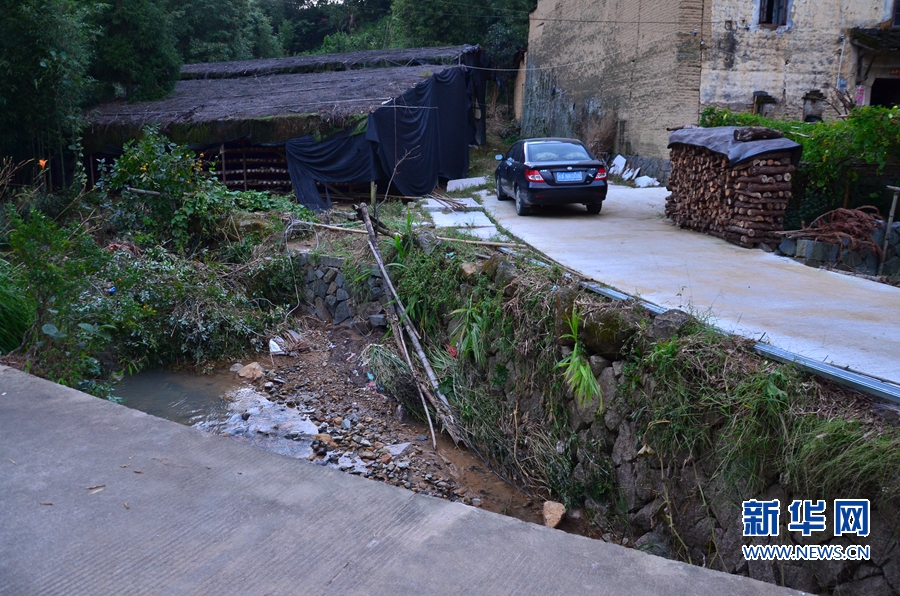 村支书台风天落水牺牲 曾暖了400多个村民的心 村支书台风天落水牺牲 曾暖了400多个村民的心