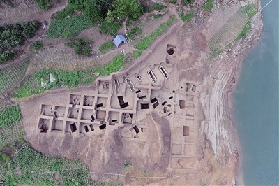 首座火烧痕迹大溪文化墓葬出土 墓主人蜷身而卧 首座火烧痕迹大溪文化墓葬出土 墓主人蜷身而卧
