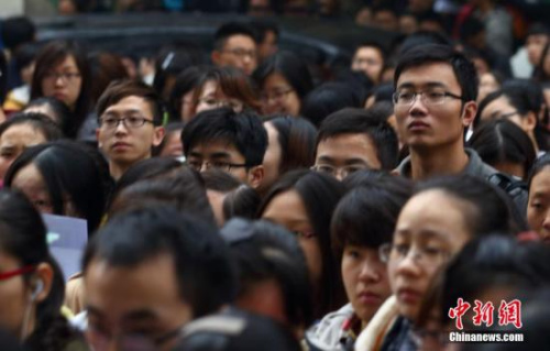 资料图:2013年11月24日,2014年中国国家公务员考试笔试开考。 中新社发 泱波 摄