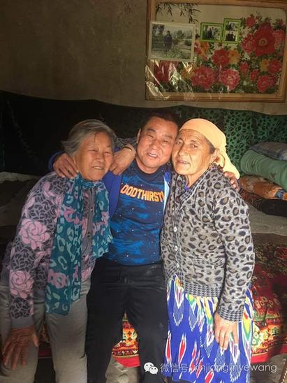 住村结下“母子情” 民族团结一家亲