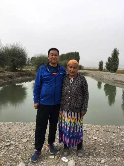 住村结下“母子情” 民族团结一家亲