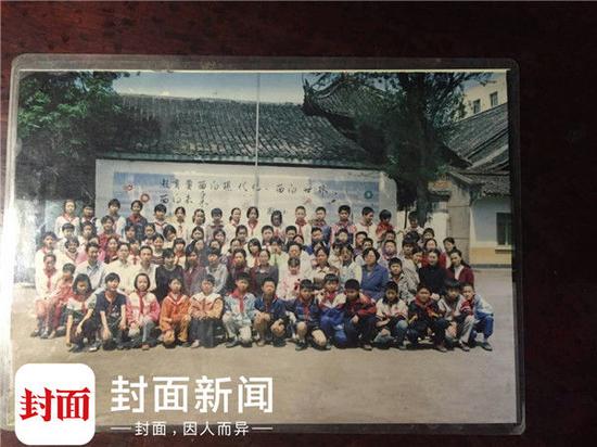 小学毕业于蜀南小学(原正东街小学)