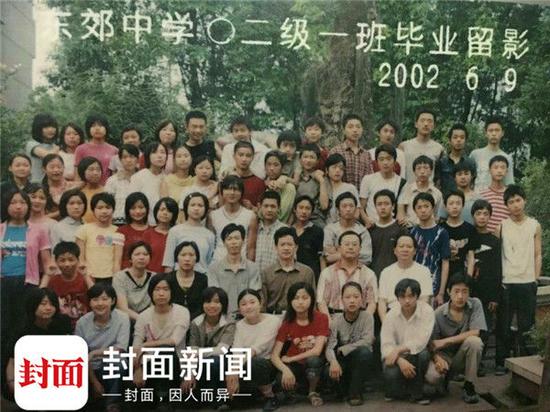 初中毕业照(崇庆中学附属初中,3排左起第5名为余旭)