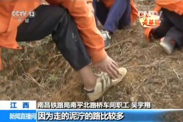 天天翻山越岭,队员们最费的就是鞋