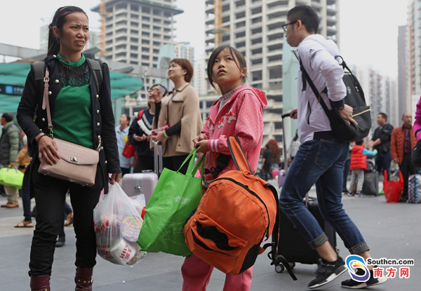 满载家乡祝福回到深圳 深圳火车站迎来返程小
