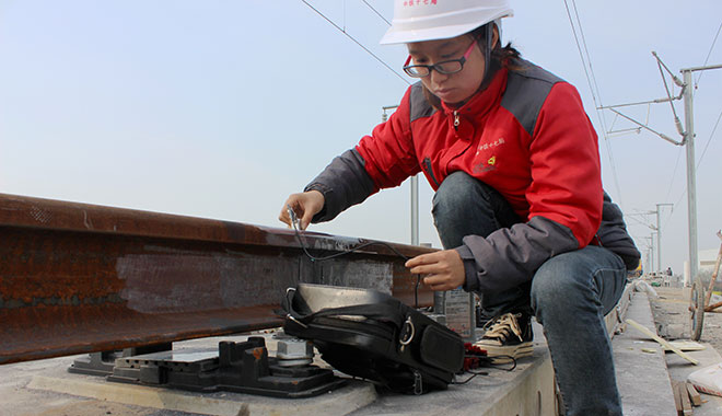 工作中的关改玉