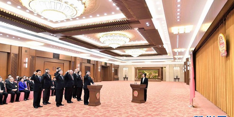 全国人大常委会举行宪法宣誓仪式