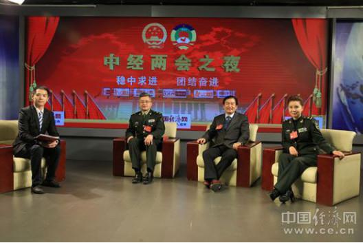 从左至右分别为 全国政协委员、解放军军乐团原团长、一级指挥于海;全国政协委员、中国电影文学学会会长王兴东;全国政协委员、总政歌剧团国家一级演员孙丽英 中国经济网张相成/摄