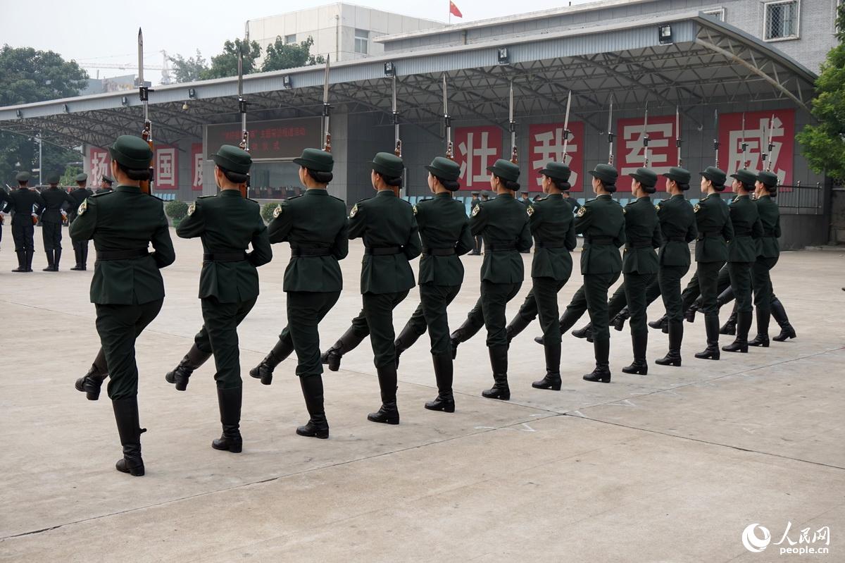 ���̶��ճ�ѵ����������   ����  ��