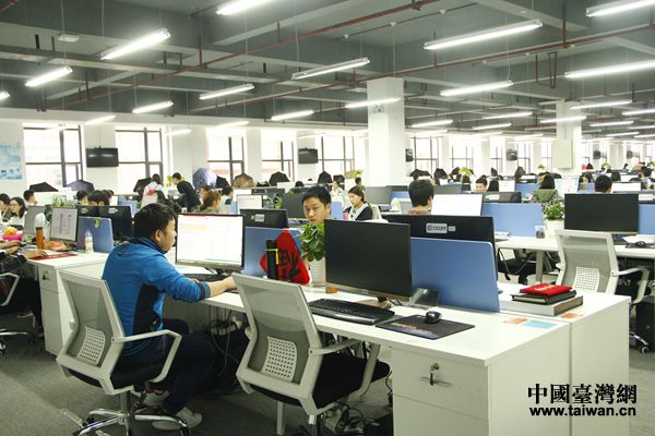 �����·ܽ������ꣿ�۽������ݡ���������������С������ڷɵĳ��