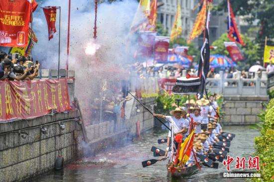 假期首日全国共接待游客3050万人次 旅游收入122亿 假期首日全国共接待游客3050万人次 旅游收入122亿