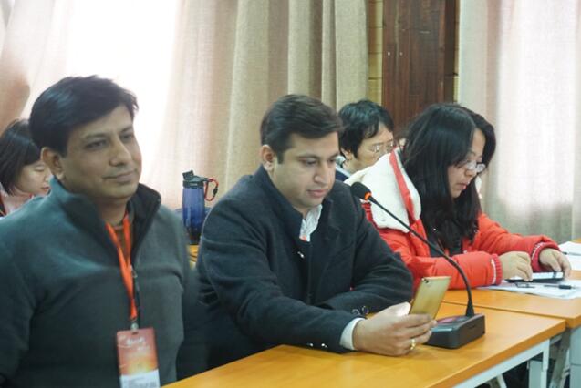 中外学者深入贵州花茂村 感受美丽乡村建设成果