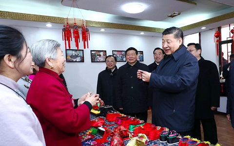 十九大后首调研,习近平花30元买村民手工香包:"捧捧场"