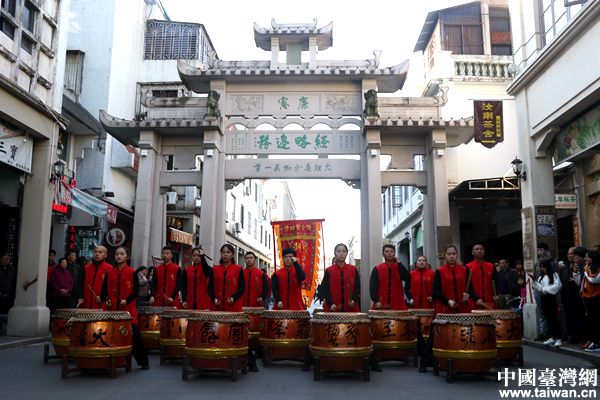 ������ý����ת�ġ����·�չ���Ͻֱ������� �����ǹŽ���ι���