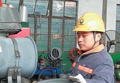 ���й��Ρ������ߡ����оٸ硱�ܳ��ά�޹����£��ڴ��е���������