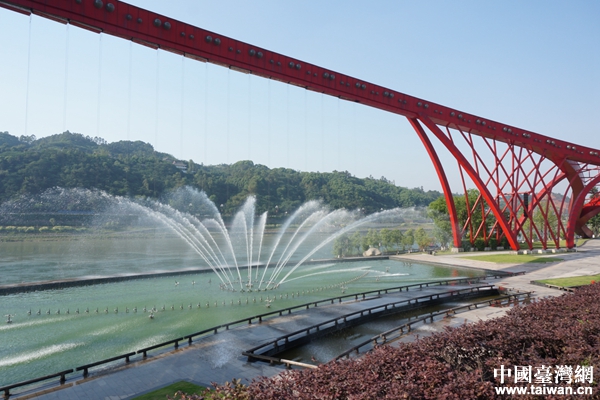 目前全国最大的室外天幕。 目前全国最大的室外天幕。