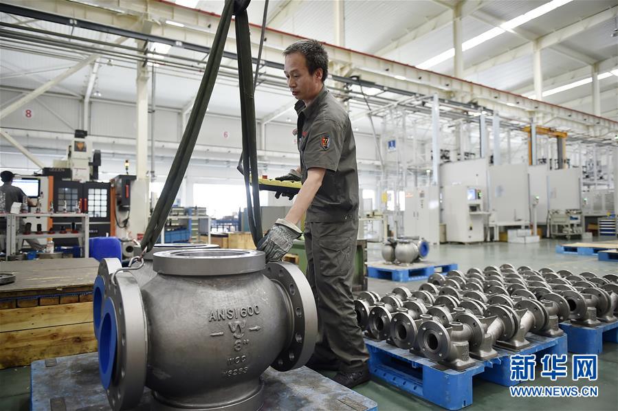 ������60�ꡤͼ�Ļ�������2����ͳ��ҵ������֦�� ���˲�ҵ����˶�����������ķܽ�60��Ѳ��֮��������չƪ