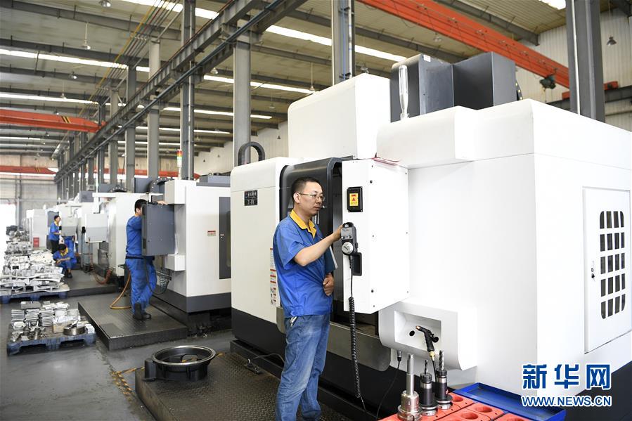 ������60�ꡤͼ�Ļ�������5����ͳ��ҵ������֦�� ���˲�ҵ����˶�����������ķܽ�60��Ѳ��֮��������չƪ