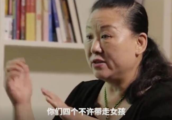 醉酒女孩险被4老外架走 代驾大姐霸气阻拦:“甭跟我说英语!