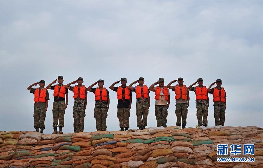 (防汛抗洪·图片故事)(1)千里驰援 老兵“归队”