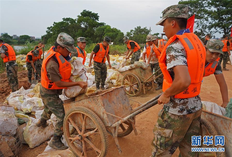 (防汛抗洪·图片故事)(6)千里驰援 老兵“归队”