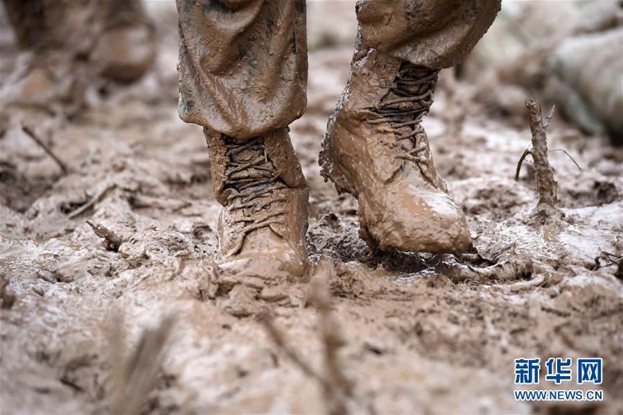 ����ϰ��ƽ��ʱ���й���ɫ�������˼��ָ���¡�����ʱ������Ϊ��ƪ�¡�ϰ��ƽ����ǹ����¡�ͼ�Ļ�������10��һ��Ϊ�����񡪡�д��ȫ����Ѵ����ȡ�ý׶����ش�ʤ��֮ʱ