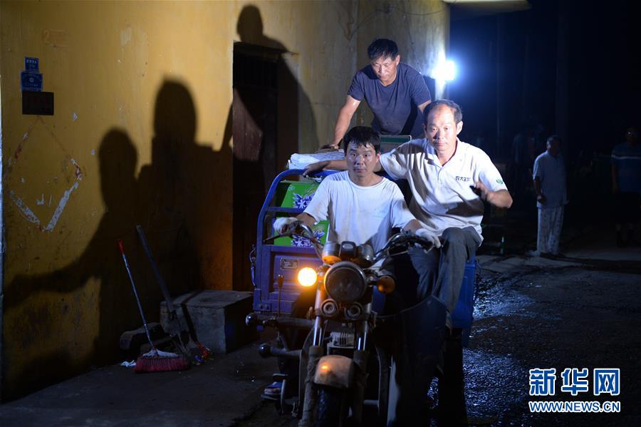 ����ϰ��ƽ��ʱ���й���ɫ�������˼��ָ���¡�����ʱ������Ϊ��ƪ�¡�ϰ��ƽ����ǹ����¡�ͼ�Ļ�������13��һ��Ϊ�����񡪡�д��ȫ����Ѵ����ȡ�ý׶����ش�ʤ��֮ʱ