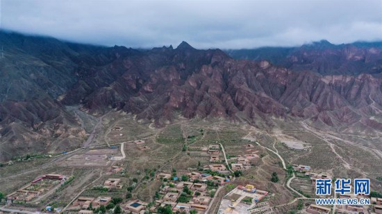 (新华全媒头条·走向我们的小康生活·决战决胜脱贫攻坚·图文互动)(6)高原上绽放的光芒——来自青海攻克深度贫困堡垒的故事