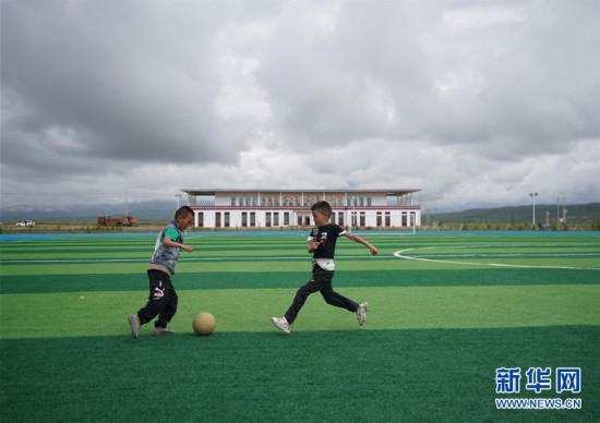 (新华全媒头条·走向我们的小康生活·决战决胜脱贫攻坚·图文互动)(10)高原上绽放的光芒——来自青海攻克深度贫困堡垒的故事