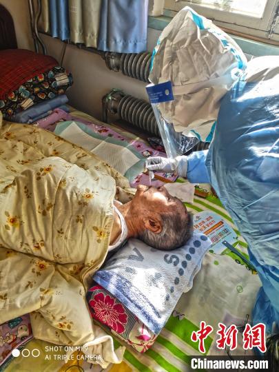 ҽ�ƶ�Ա�뻧Ϊ������к��������ͼƬ��½����ҽ��ѧʿ��ѧУ����ҽԺ�ṩ