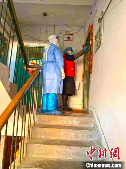 ҽ�ƶ�Ա���Ž��к��������ͼƬ��½����ҽ��ѧʿ��ѧУ����ҽԺ�ṩ