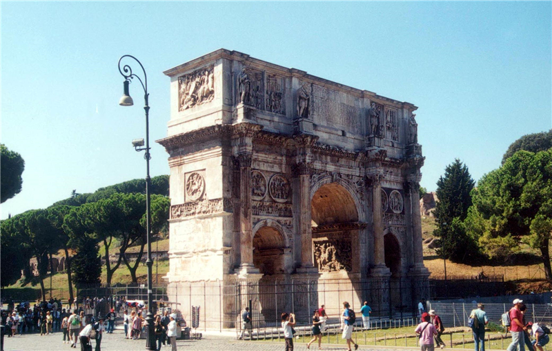 位于罗马的君士坦丁凯旋门